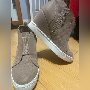 MIA - 7 1-2 size wedge sneaker, zips up and down on the sides. Taupe color